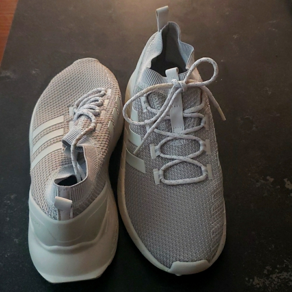 Adidas Men's Athletic Wear Size 10.5 Beige
